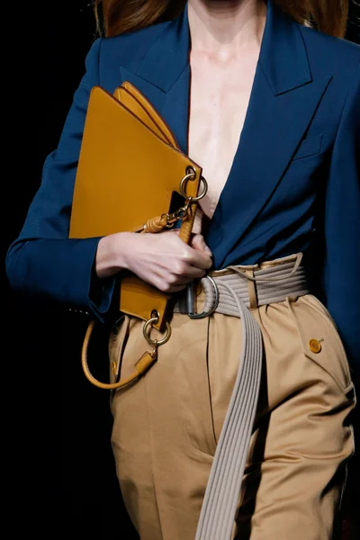 Look 64